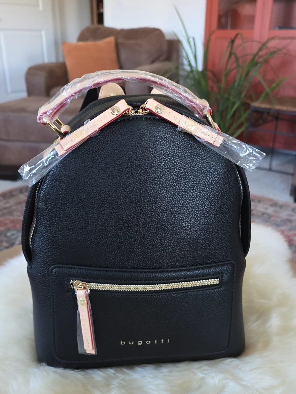 Beautiful NWOT Bugatti Black Leather Small Backpack Bag 🖤🎁♥️